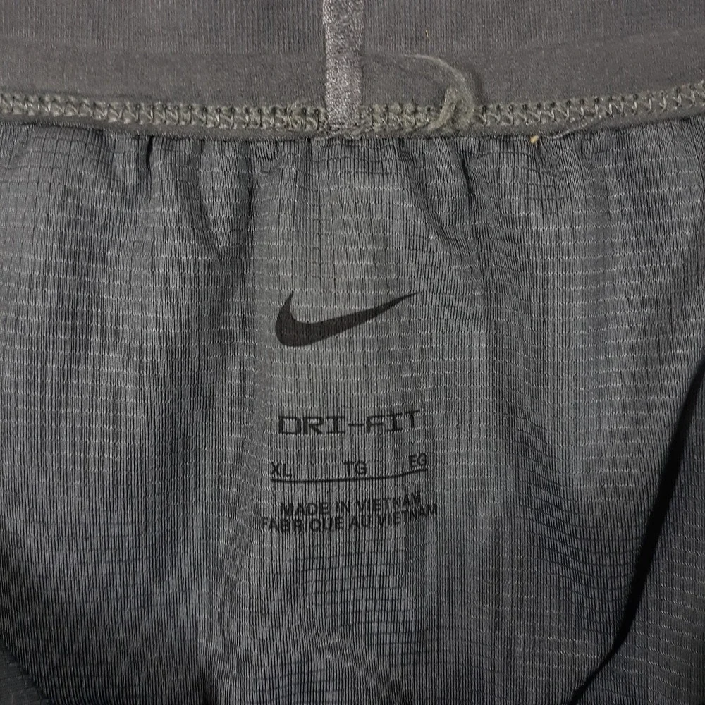 Nike Dri-Fit Shorts Mens XL Athletic Elastic Waist Gray Gym Running Lined